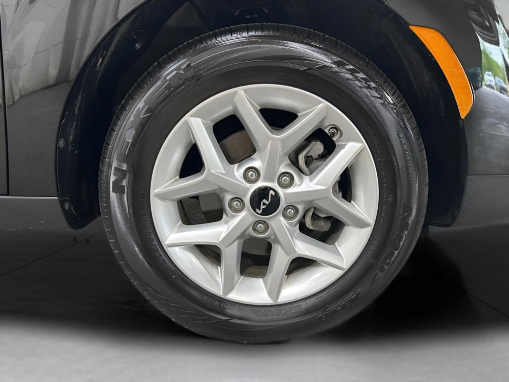 Used 2025 Kia Soul LX w/ LX Technology Package FWD image 25