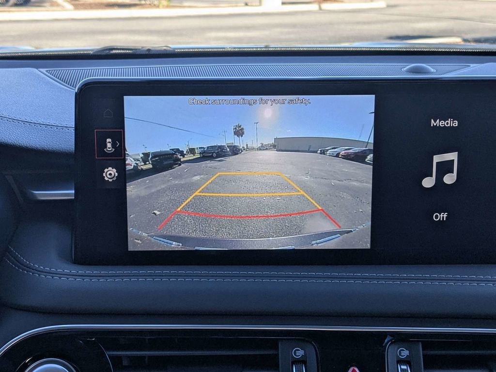 Used 2023 Genesis G70 2.0T image 31