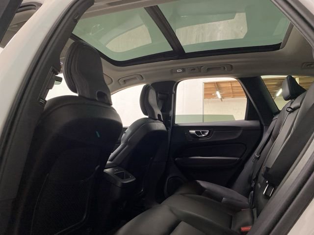 Used 2025 Volvo XC60 B5 Core image 28