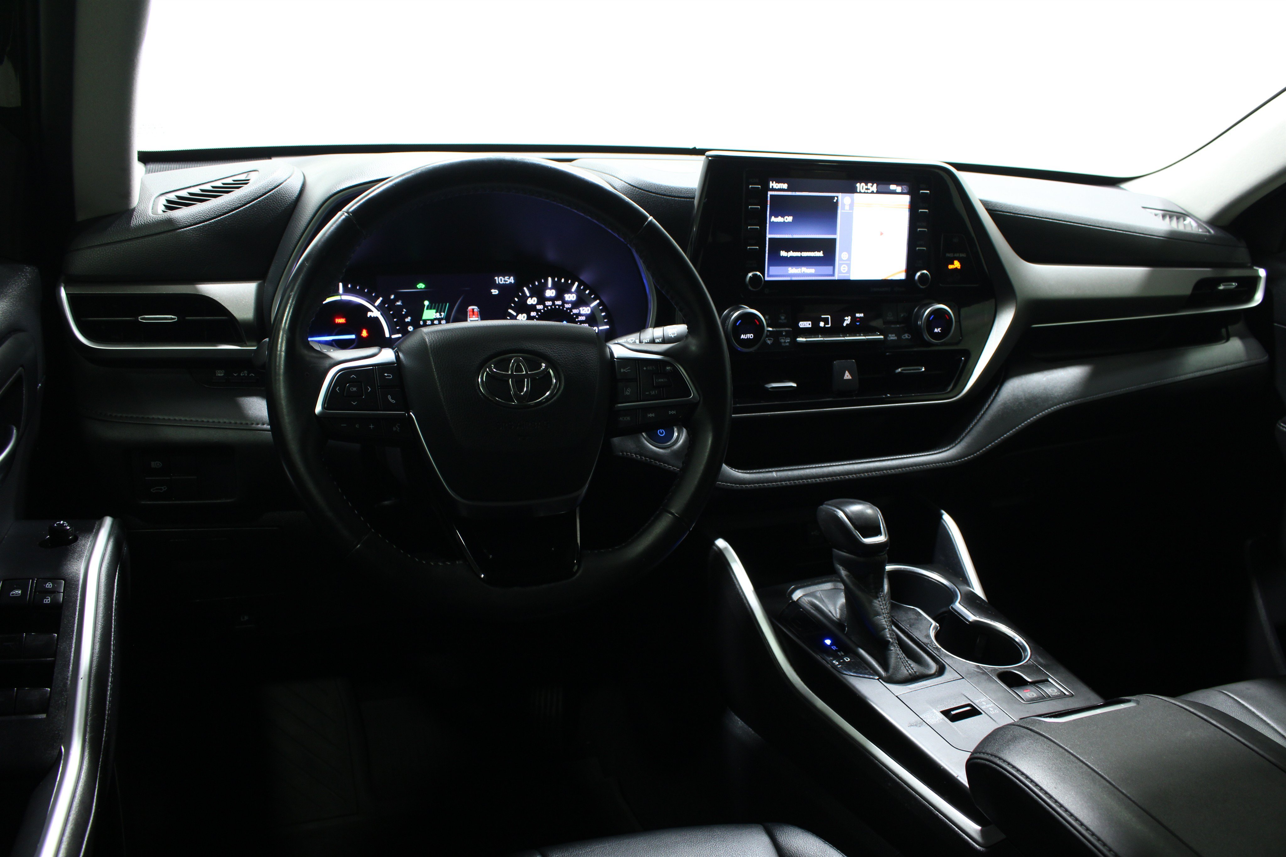 Used 2020 Toyota Highlander XLE AWD/4WD image 2