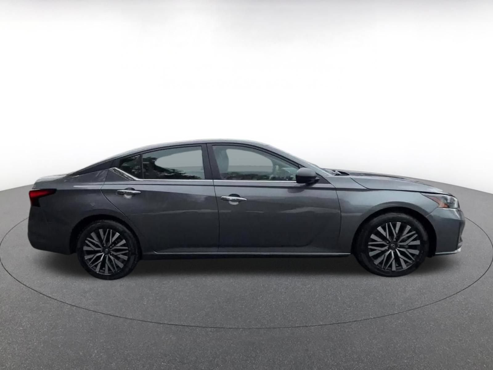 Used 2025 Nissan Altima 2.5 SV FWD image 16