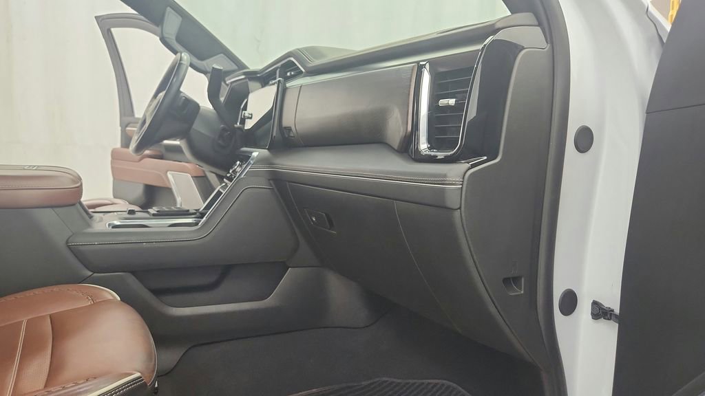Used 2024 GMC Sierra 3500 Denali Ultimate AWD/4WD image 38