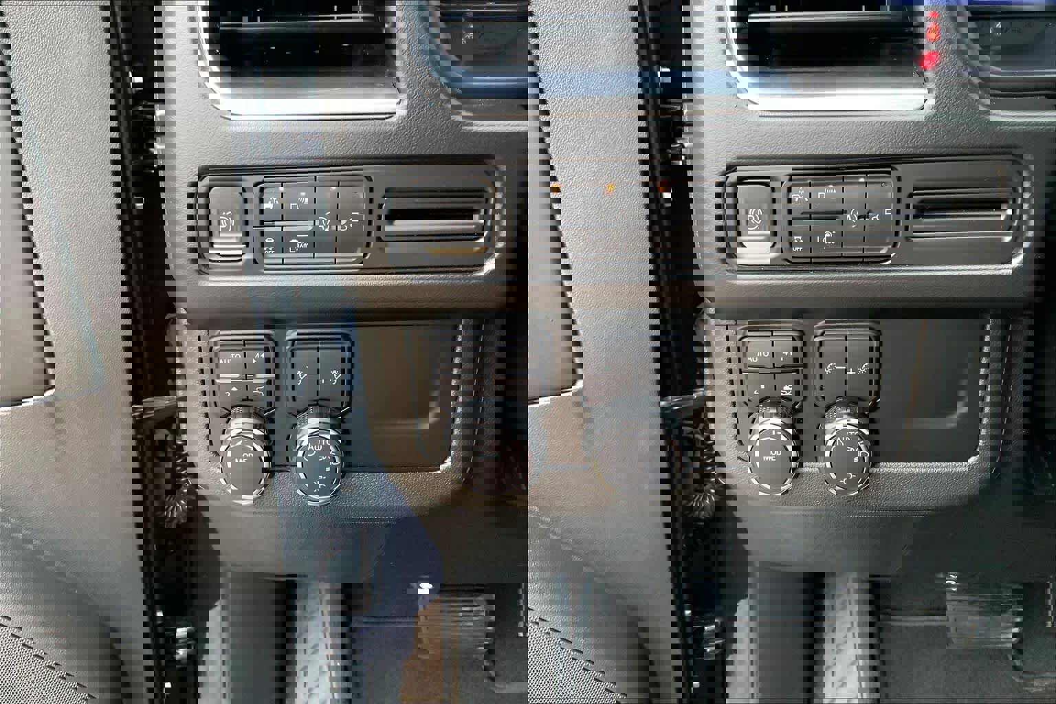 Used 2022 Chevrolet Tahoe RST w/ Sport Performance Package image 32