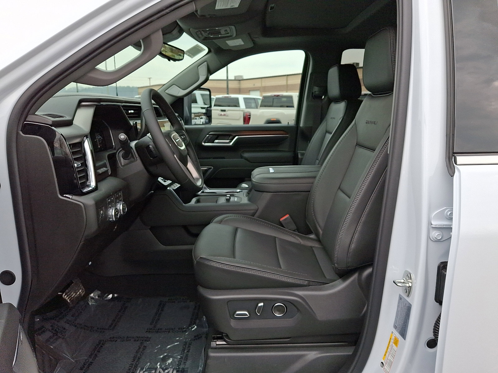 New 2026 GMC Sierra 3500 Denali w/ Denali Reserve Package image 13