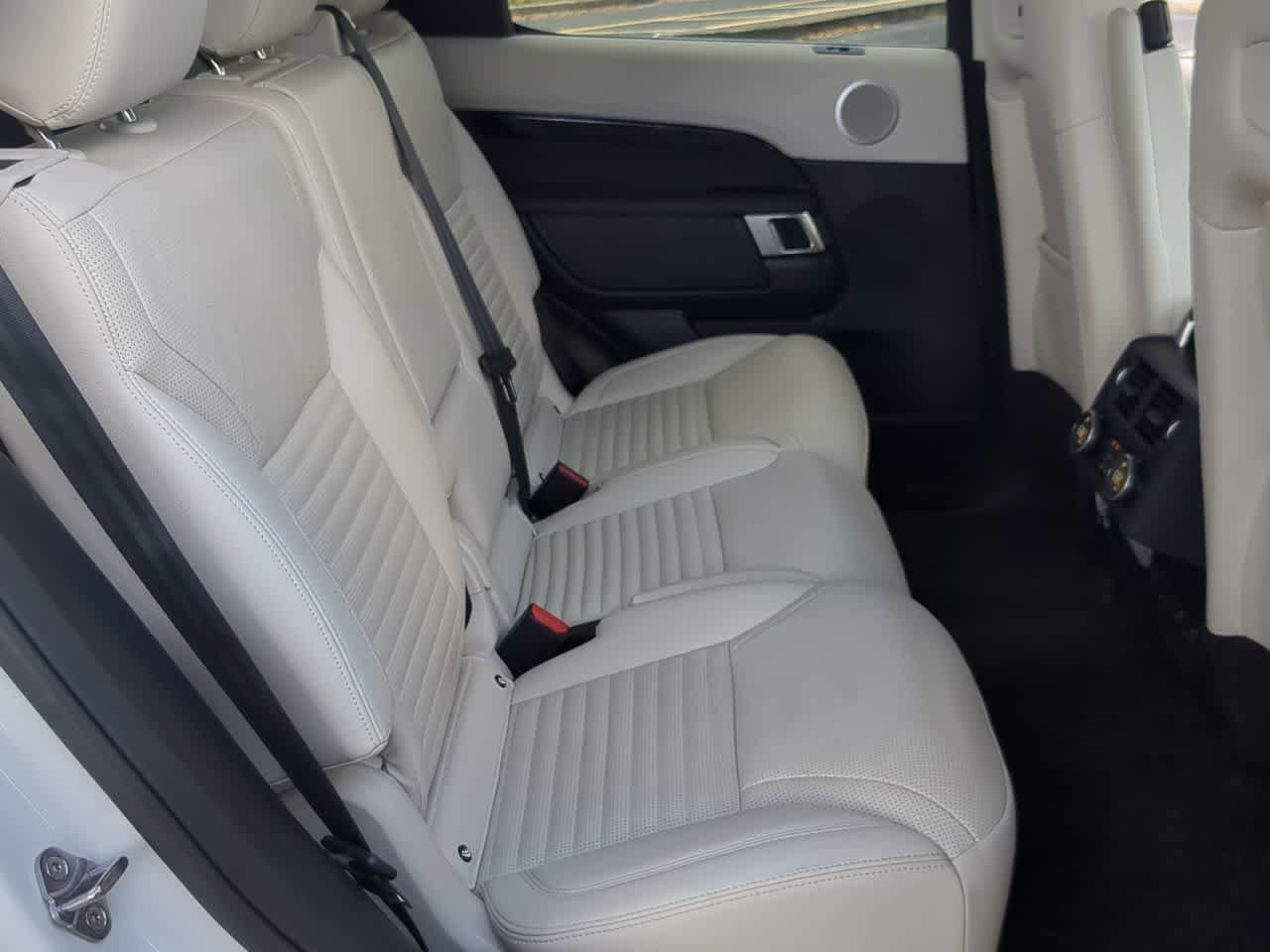 Used 2025 Land Rover Discovery S AWD/4WD image 22