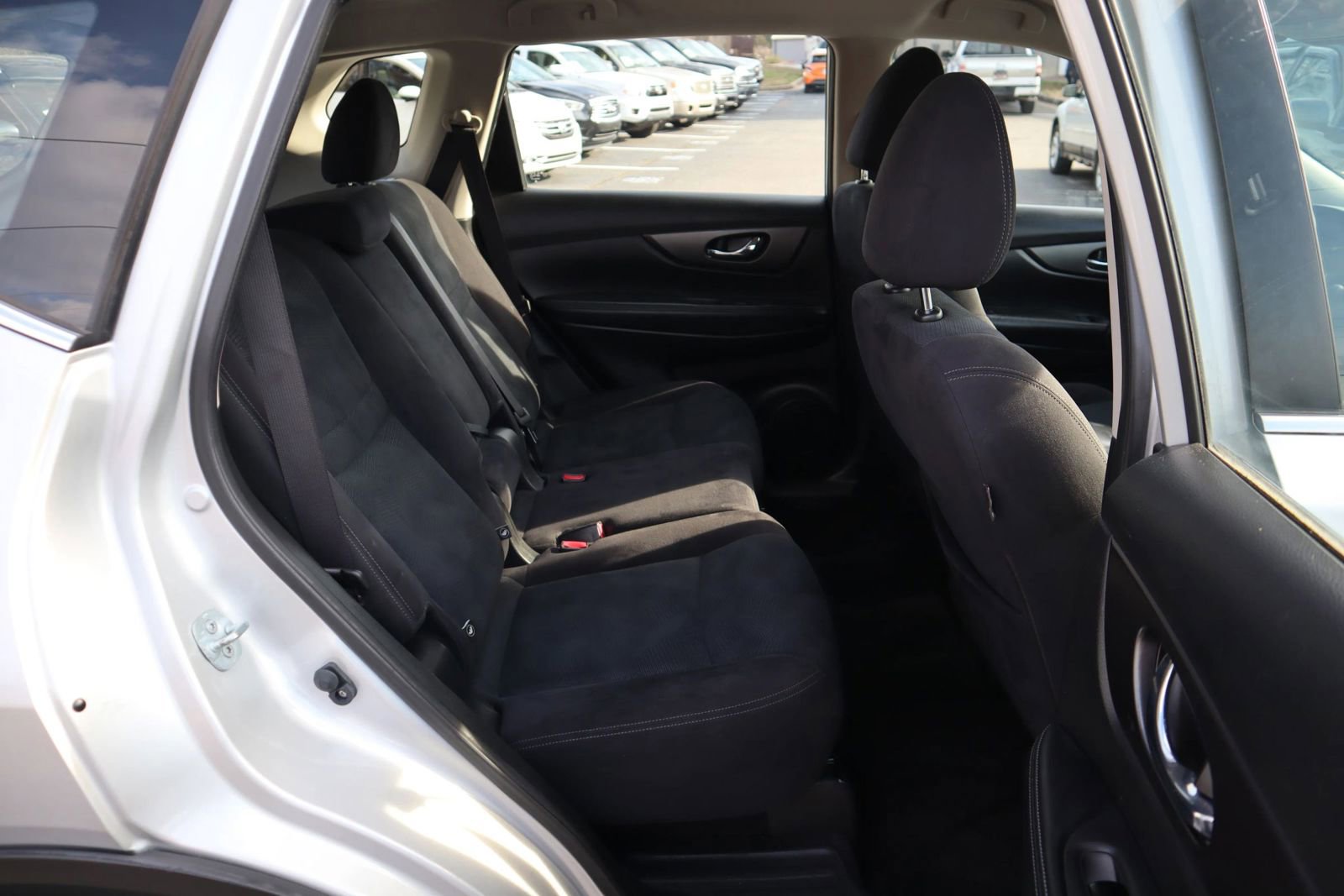 Used 2016 Nissan Rogue S image 19