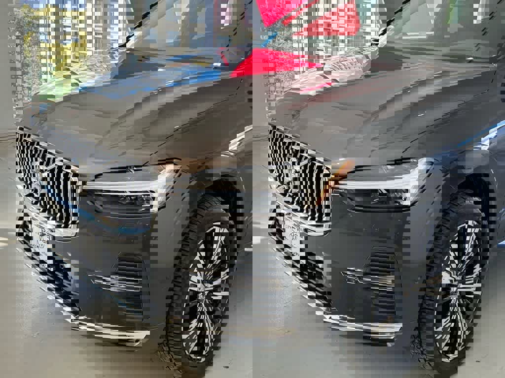 Used 2022 Volvo XC60 B6 Inscription image 7