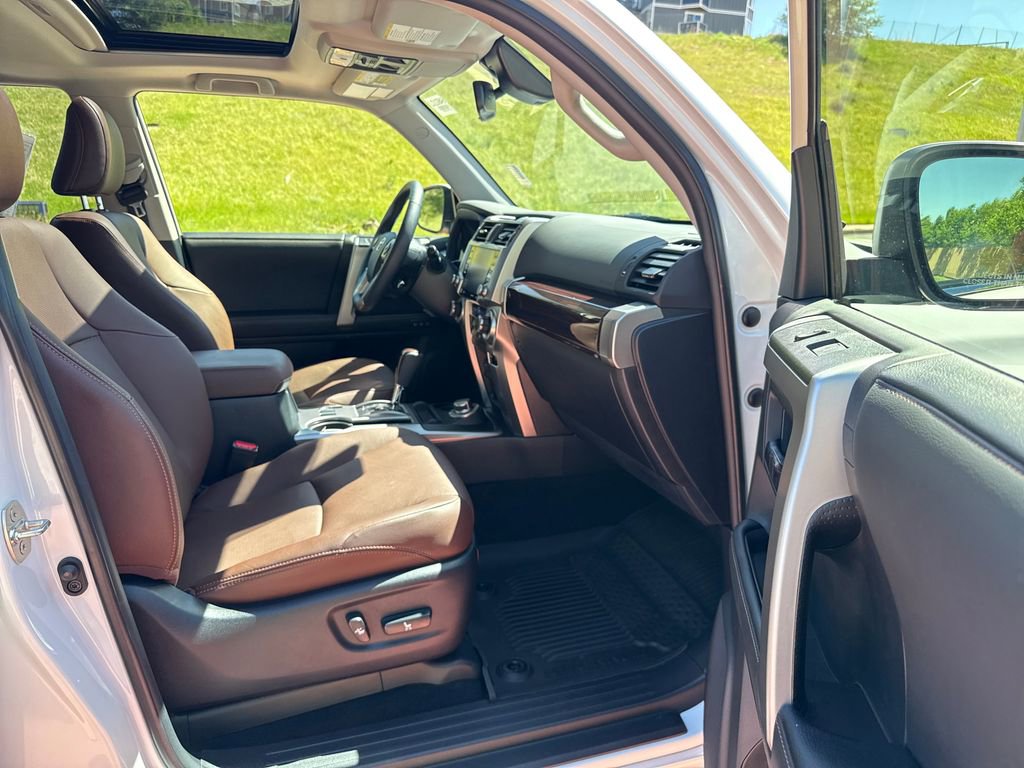 Used 2024 Toyota 4Runner Limited AWD/4WD image 32