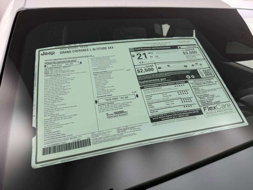 New 2025 Jeep Grand Cherokee L Laredo image 21