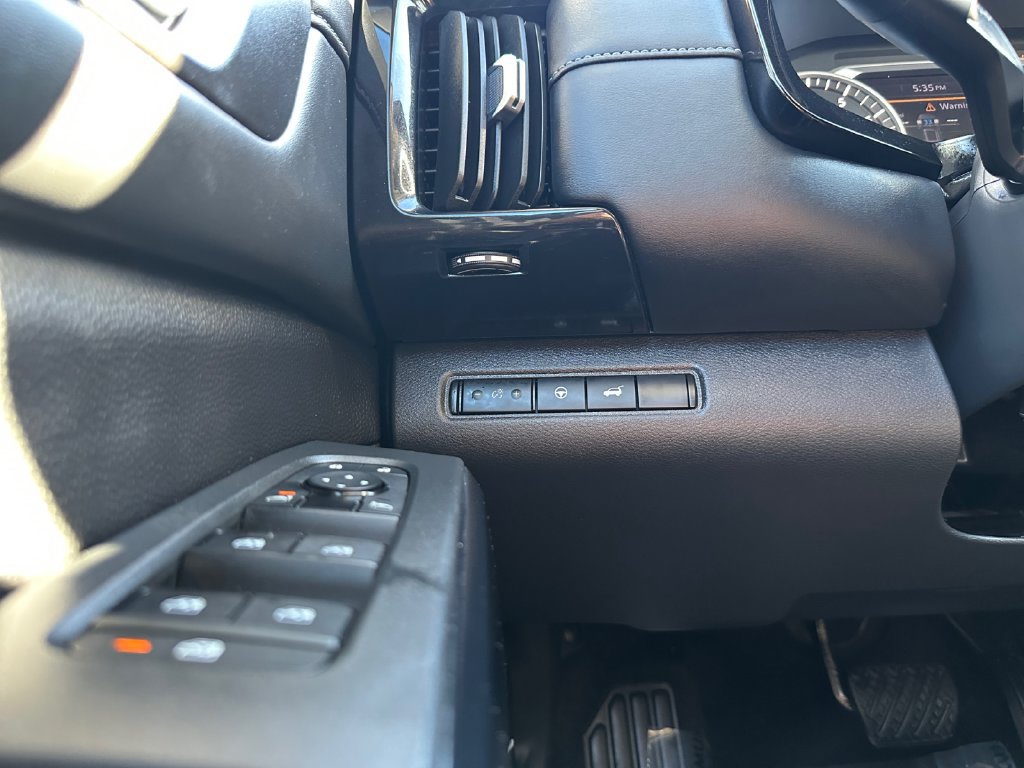Used 2025 Nissan Pathfinder SV FWD image 25