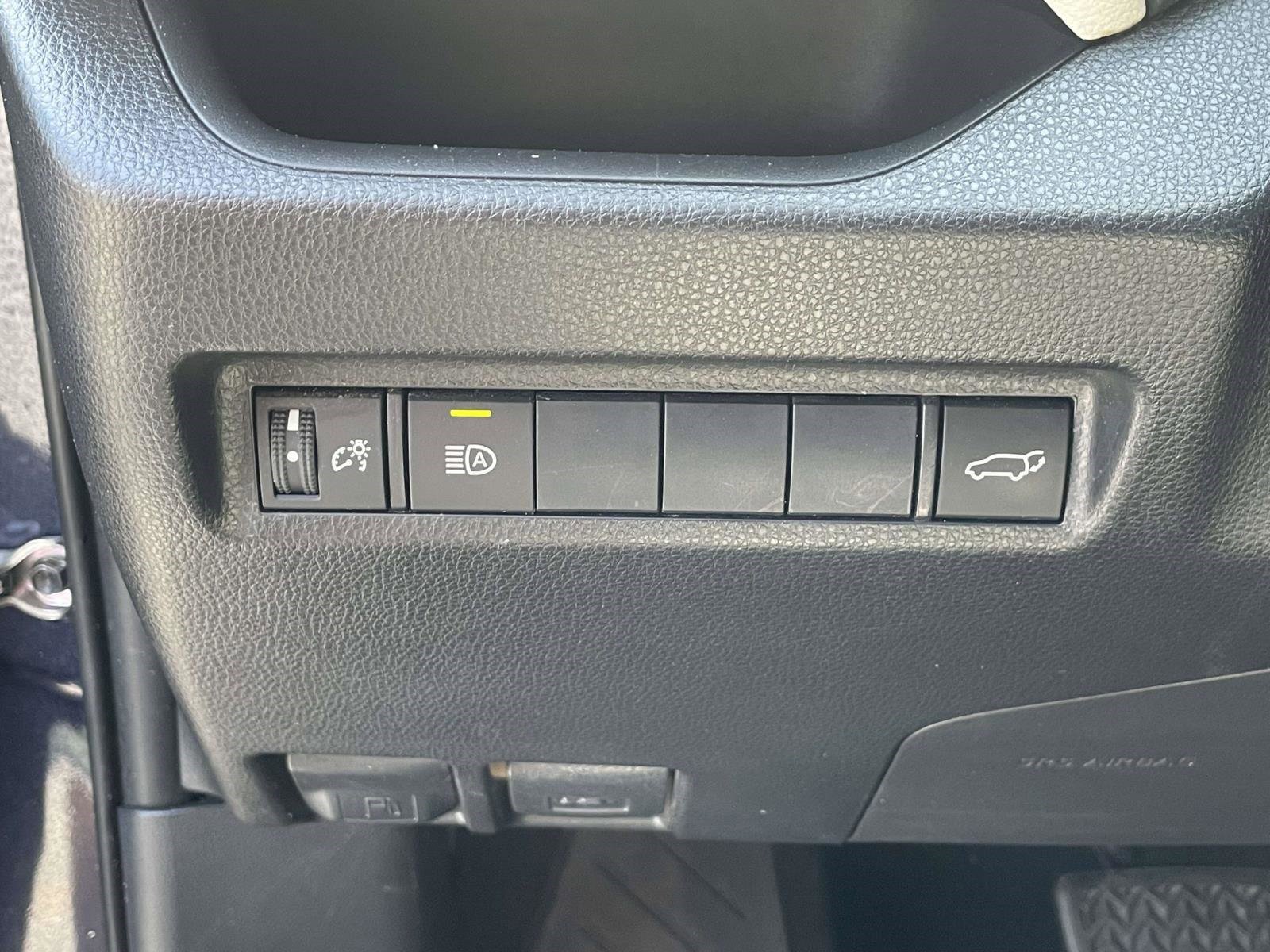 Used 2019 Toyota RAV4 XLE w/ Convenience Package FWD image 22