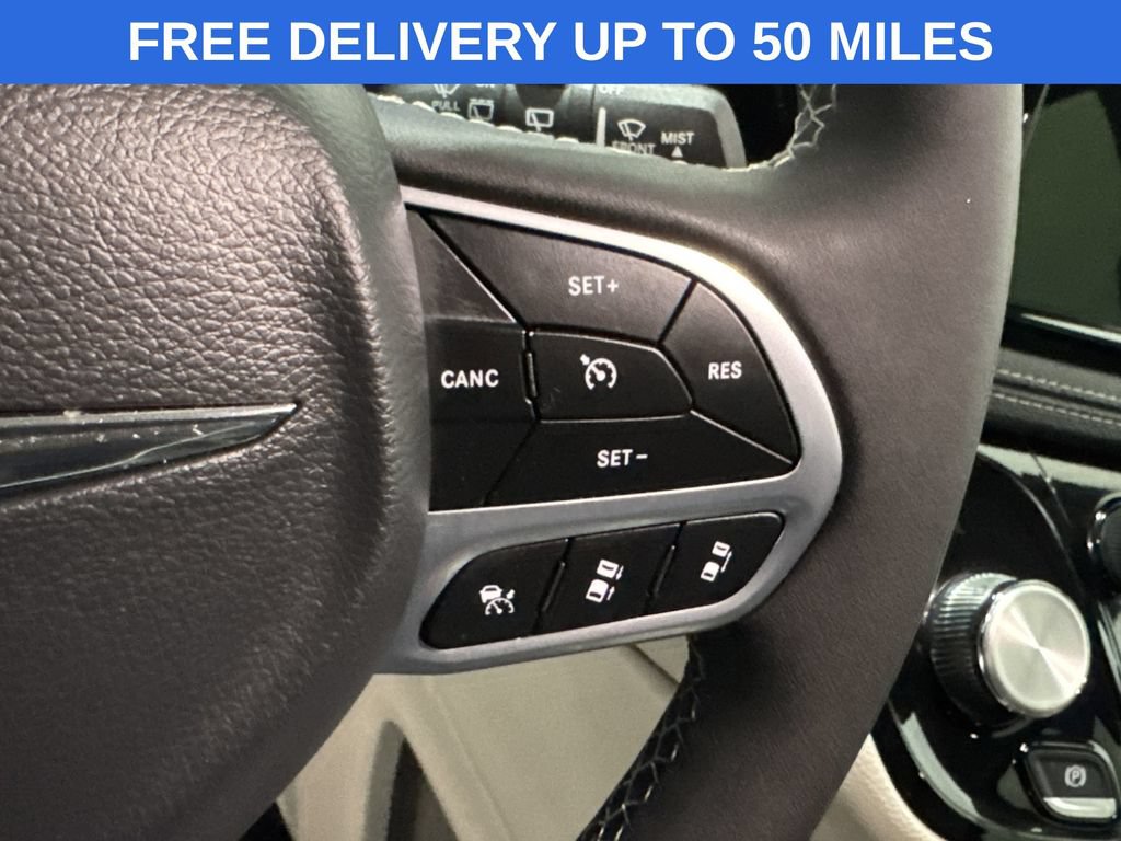 Used 2024 Chrysler Pacifica Limited FWD image 6