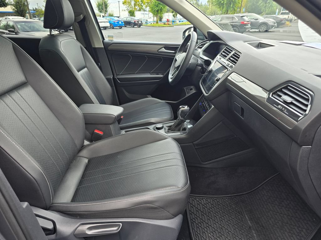 Used 2022 Volkswagen Tiguan SE AWD/4WD image 6