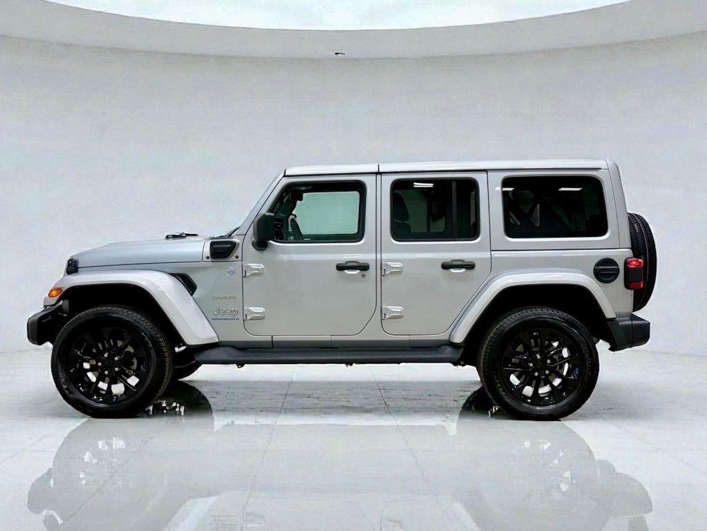 Used 2023 Jeep Wrangler Sahara w/ Cold Weather Group image 10