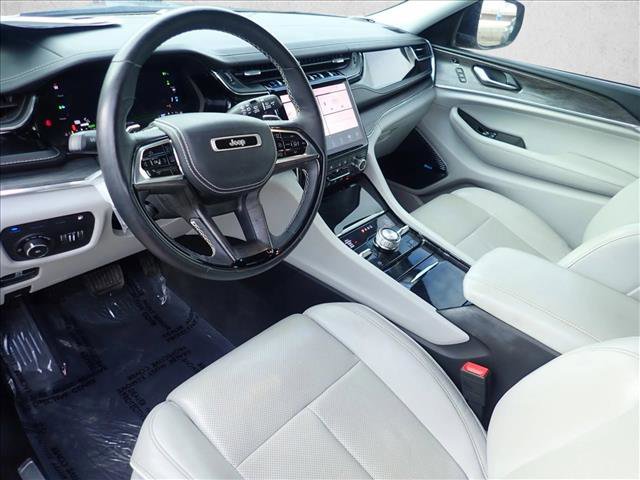 Used 2022 Jeep Grand Cherokee Overland w/ Advanced Protech Group III AWD/4WD image 11