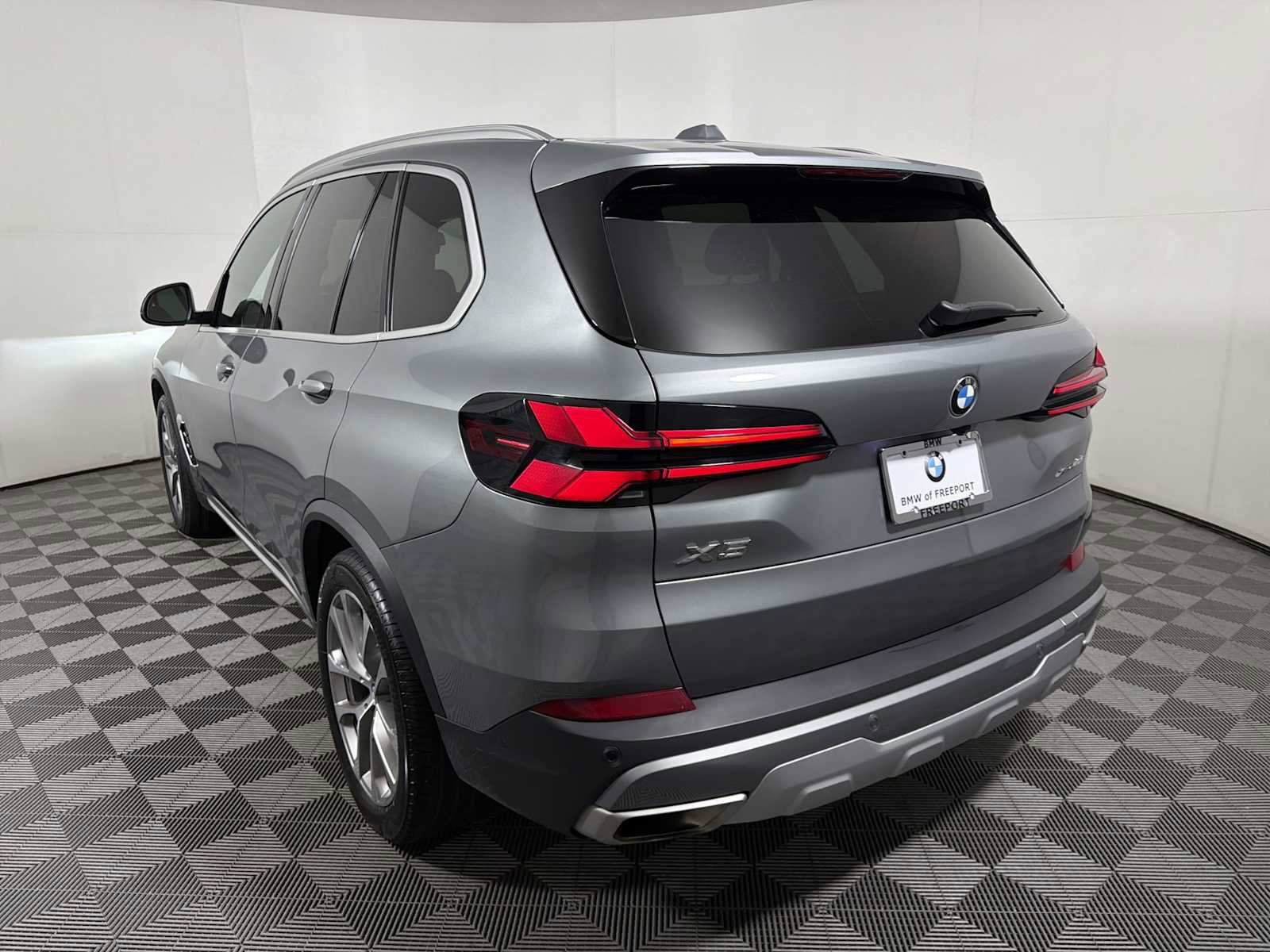 Certified 2024 BMW X5 xDrive40i w/ Premium Package image 5