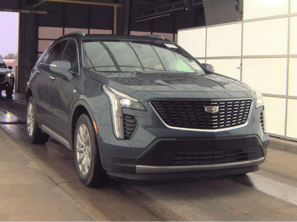 Used 2021 Cadillac XT4 Premium Luxury w/ Cold Weather Package AWD/4WD image 4