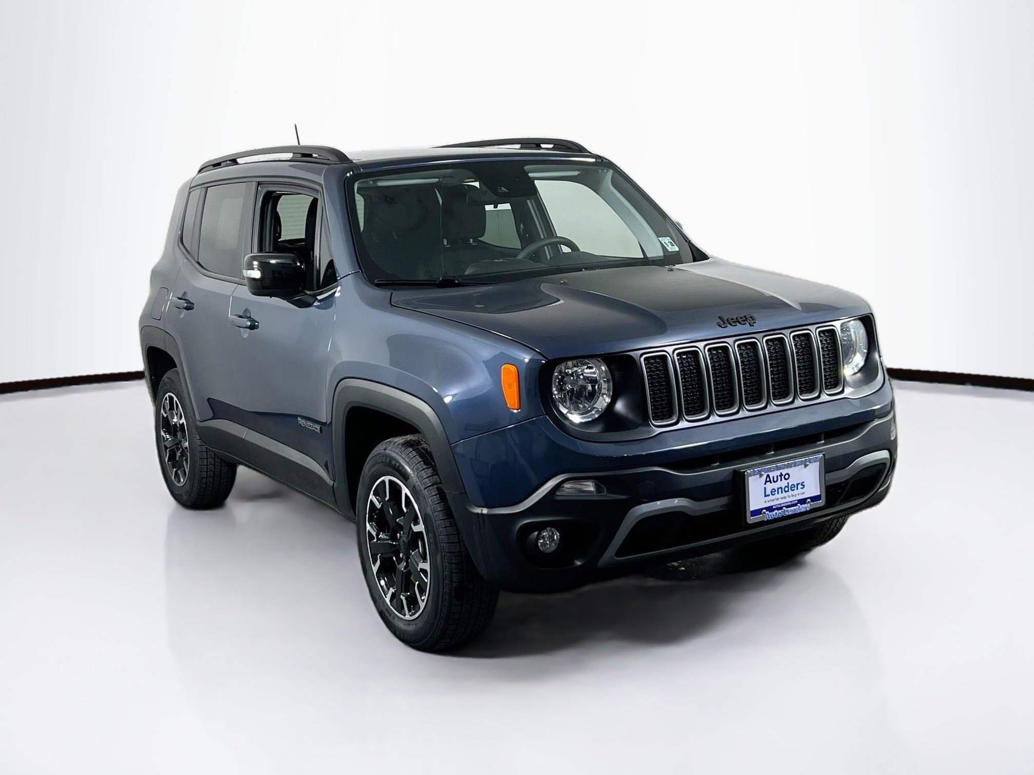 Used 2023 Jeep Renegade Latitude w/ Sun/Sound Group AWD/4WD image 3