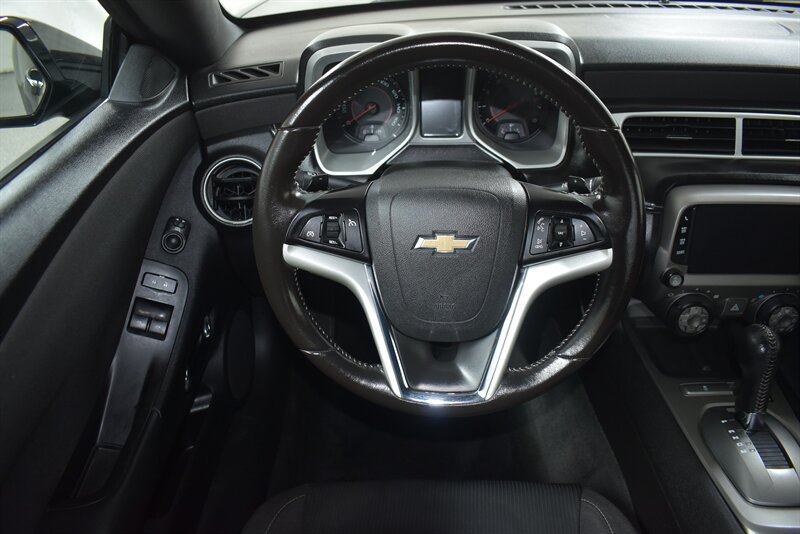Used 2015 Chevrolet Camaro LT w/ 1LT Preferred Package RWD image 9