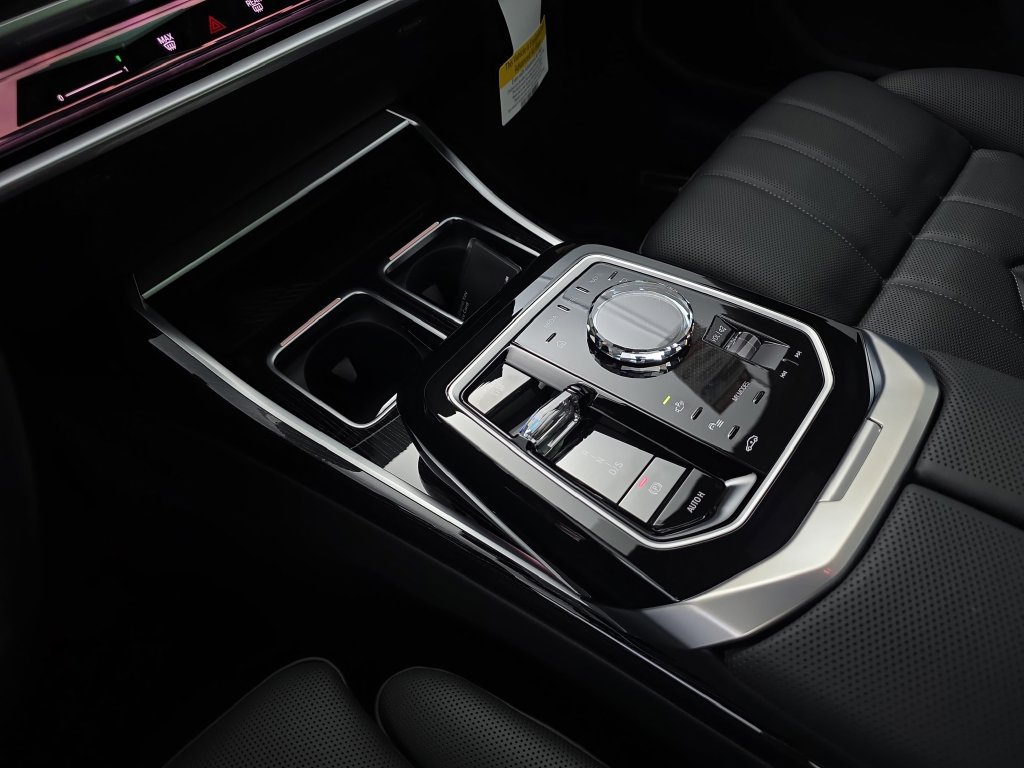 New 2026 BMW 750e xDrive w/ Executive Package AWD/4WD image 25