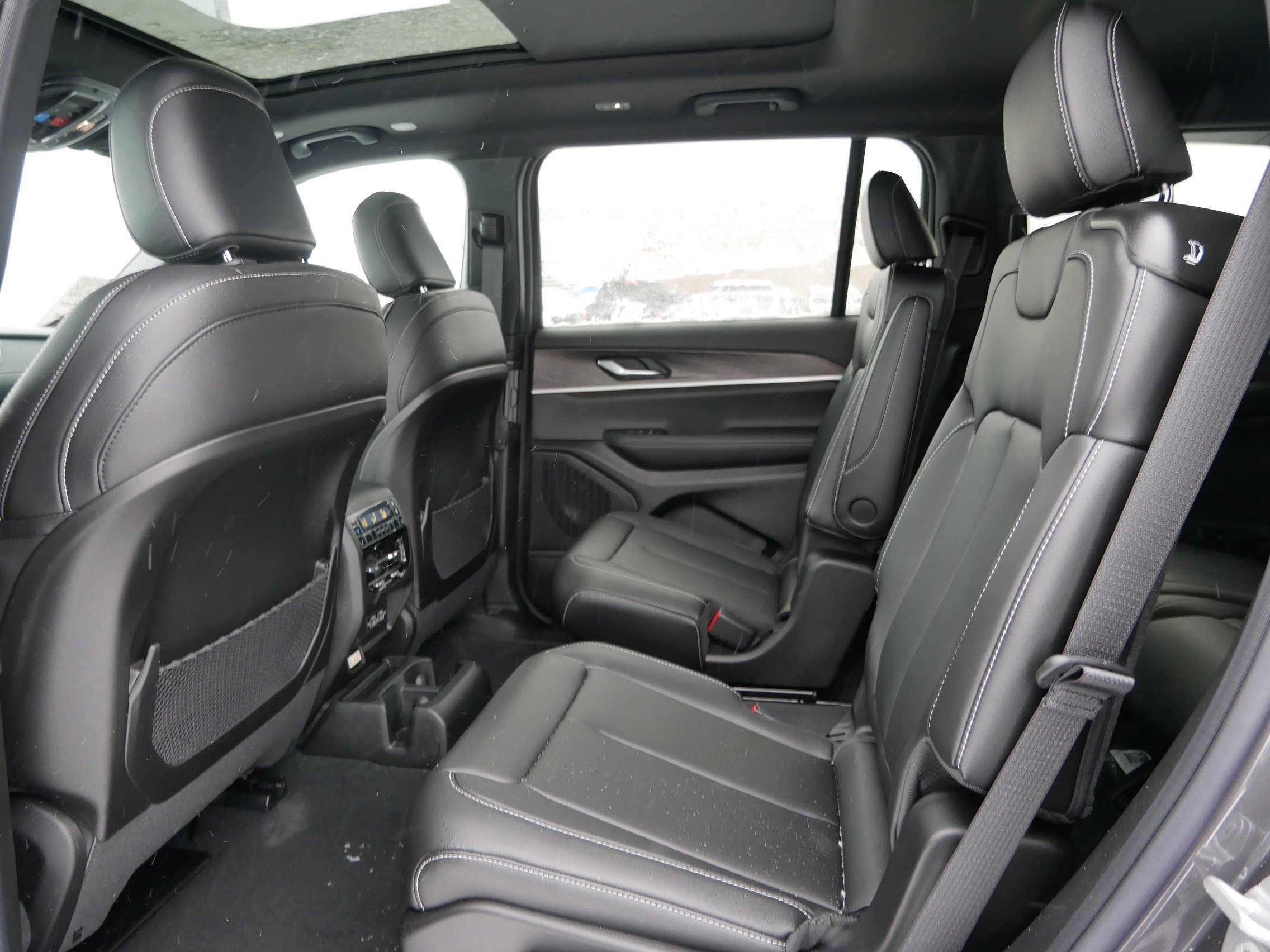 New 2025 Jeep Grand Cherokee L Limited w/ Black Appearance Package image 7