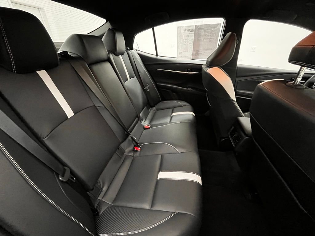 Used 2025 Toyota Camry SE image 32