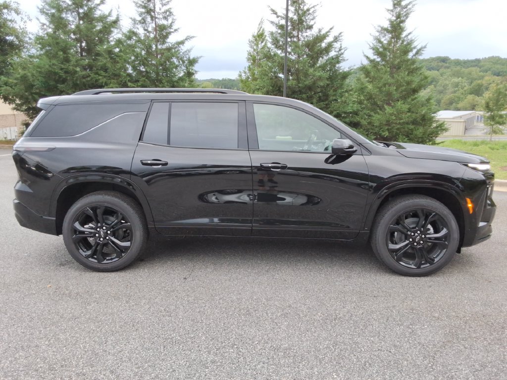 New 2027 Chevrolet Traverse RS FWD image 4