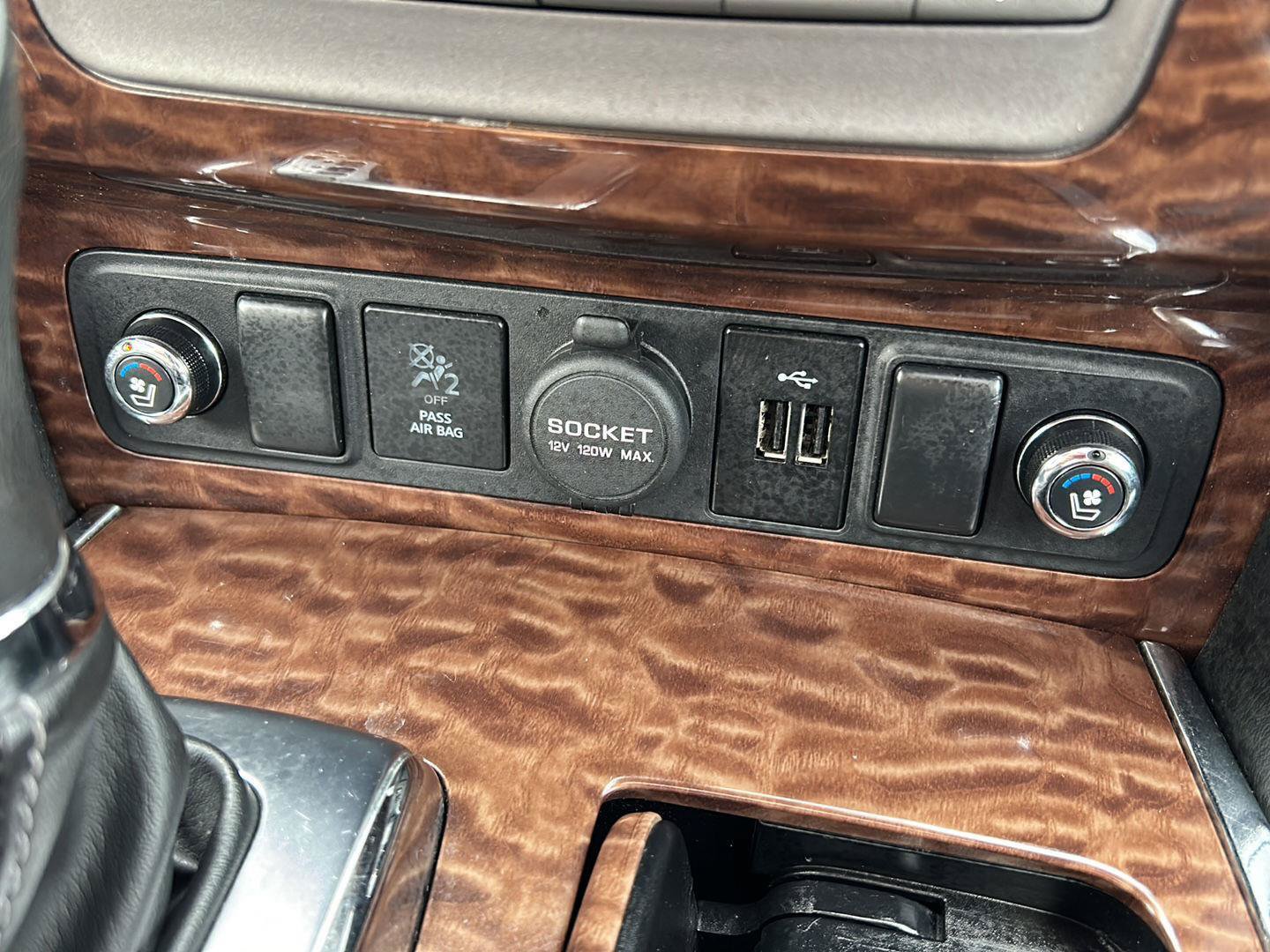 Used 2019 Nissan Armada Platinum w/ Captain's Chairs Package AWD/4WD image 12