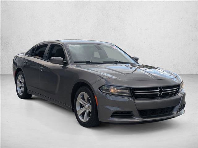 Used 2015 Dodge Charger SE w/ Sport Appearance Group image 3