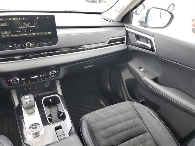 Used 2025 Mitsubishi Outlander SE image 17