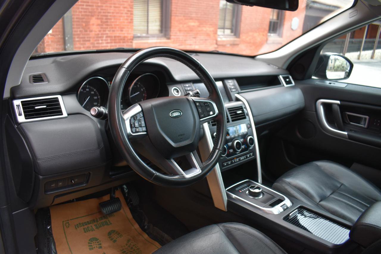 Used 2017 Land Rover Discovery Sport HSE image 11