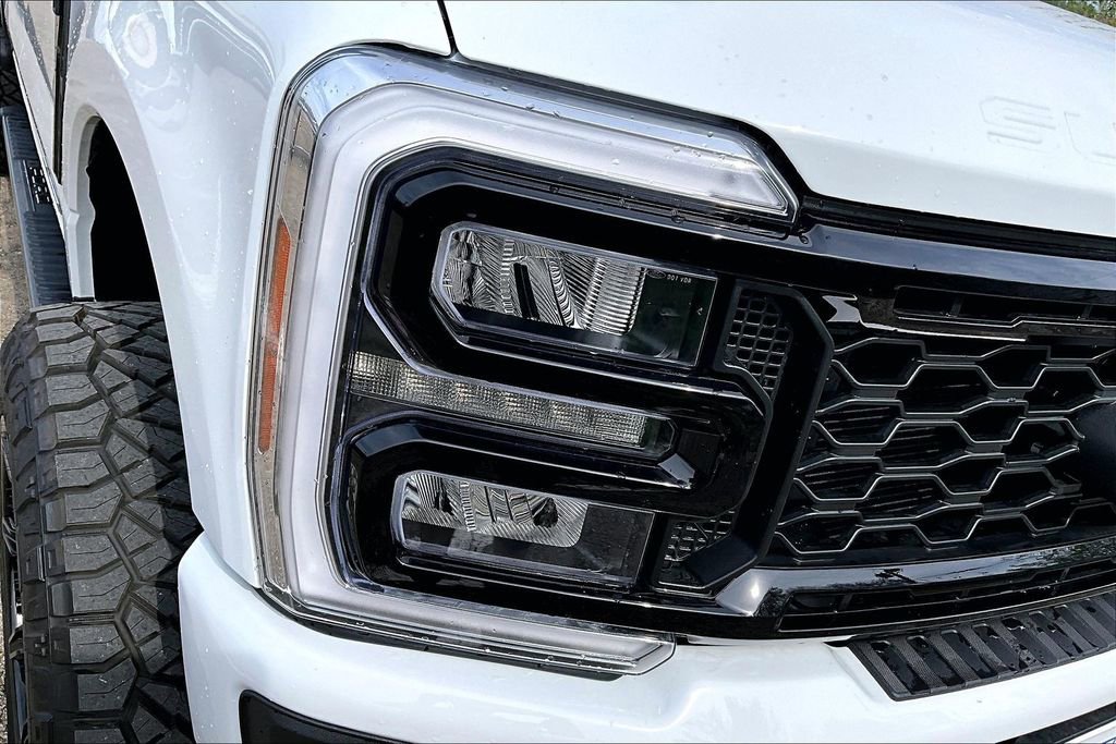 New 2026 Ford F250 Lariat w/ Black Appearance Package image 34