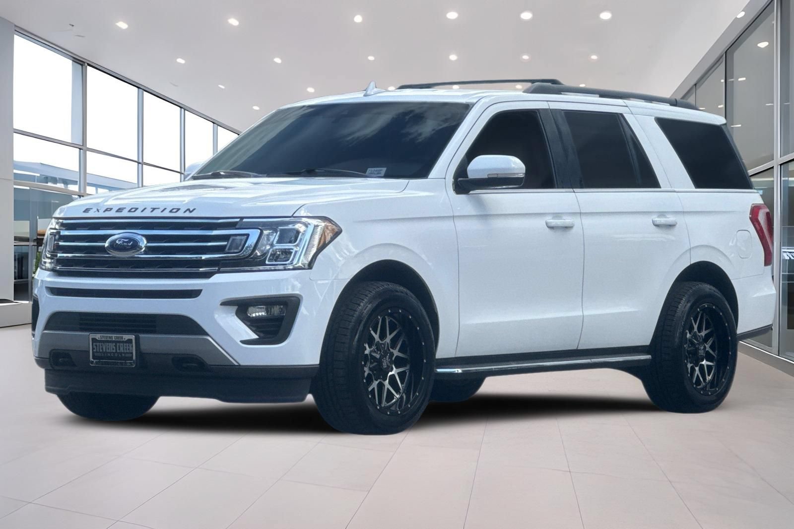 Used 2020 Ford Expedition XLT w/ Equipment Group 202A AWD/4WD image 8