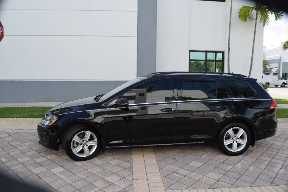 Used 2015 Volkswagen Golf TDI S FWD image 4