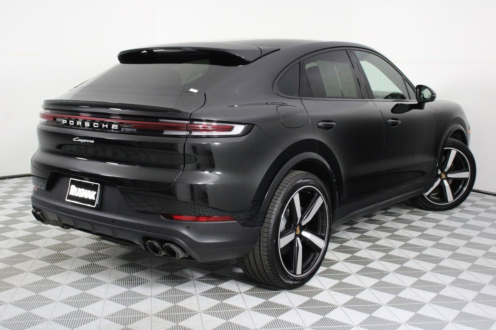 Certified 2025 Porsche Cayenne Coupe image 7