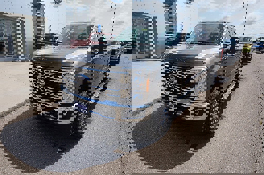 New 2025 Ford F350 XLT image 5