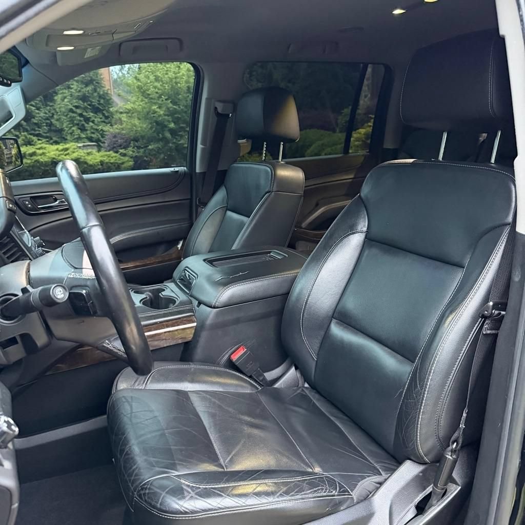Used 2019 Chevrolet Suburban LT RWD image 15