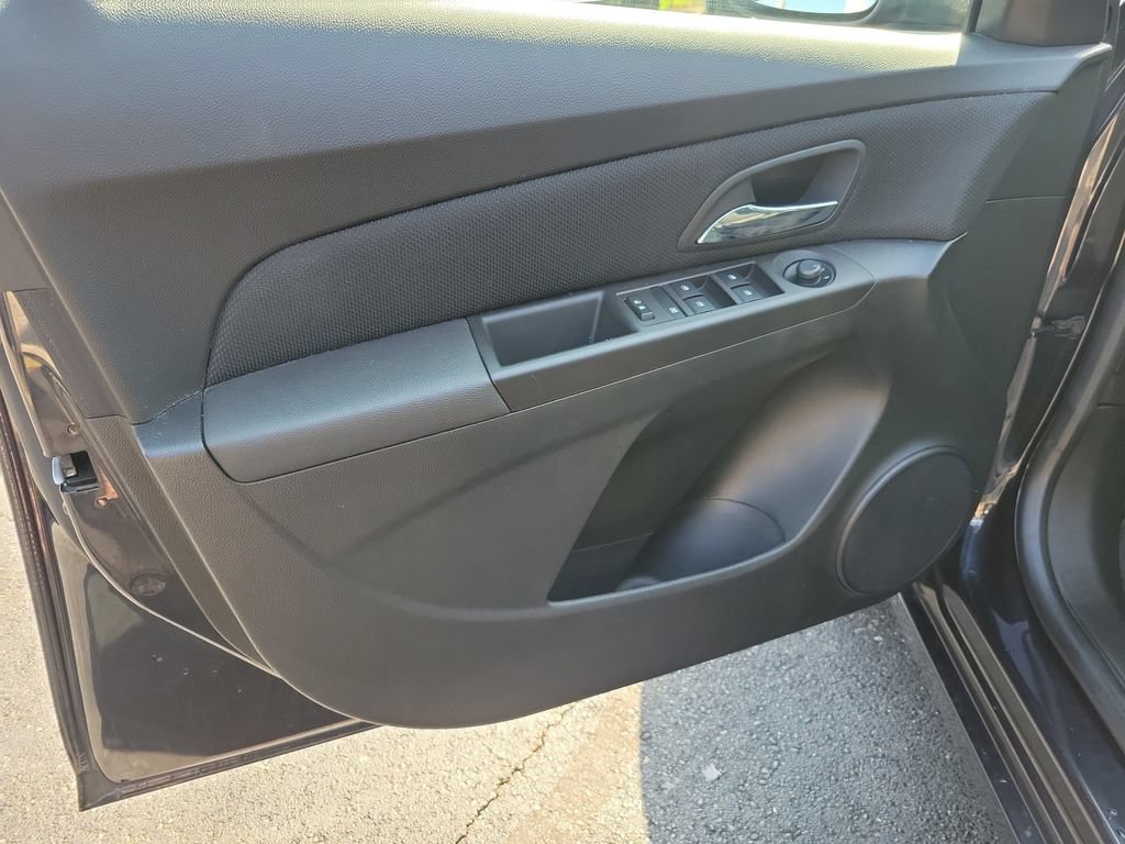 Used 2015 Chevrolet Cruze LT FWD image 23