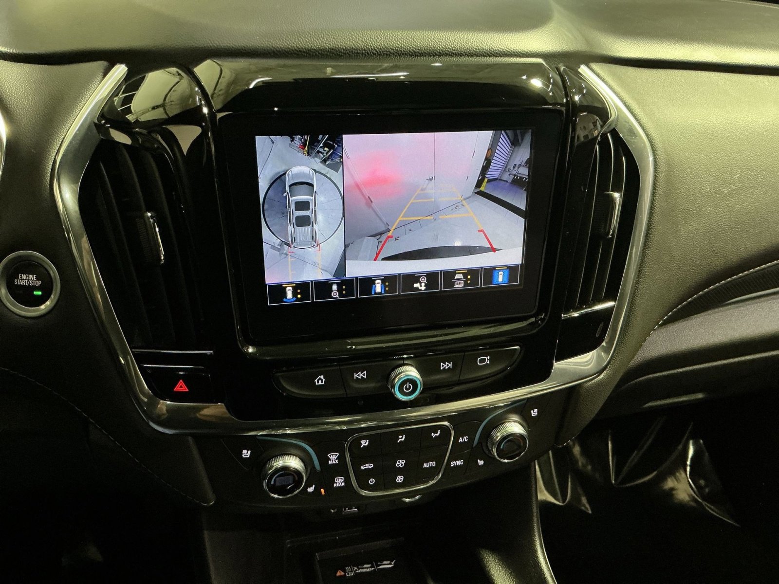 Used 2023 Chevrolet Traverse Premier image 27