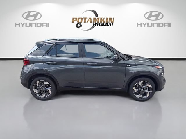 New 2026 Hyundai Venue SEL FWD image 4