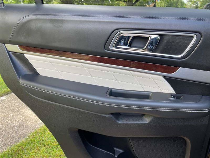 Used 2017 Ford Explorer Platinum AWD/4WD image 96