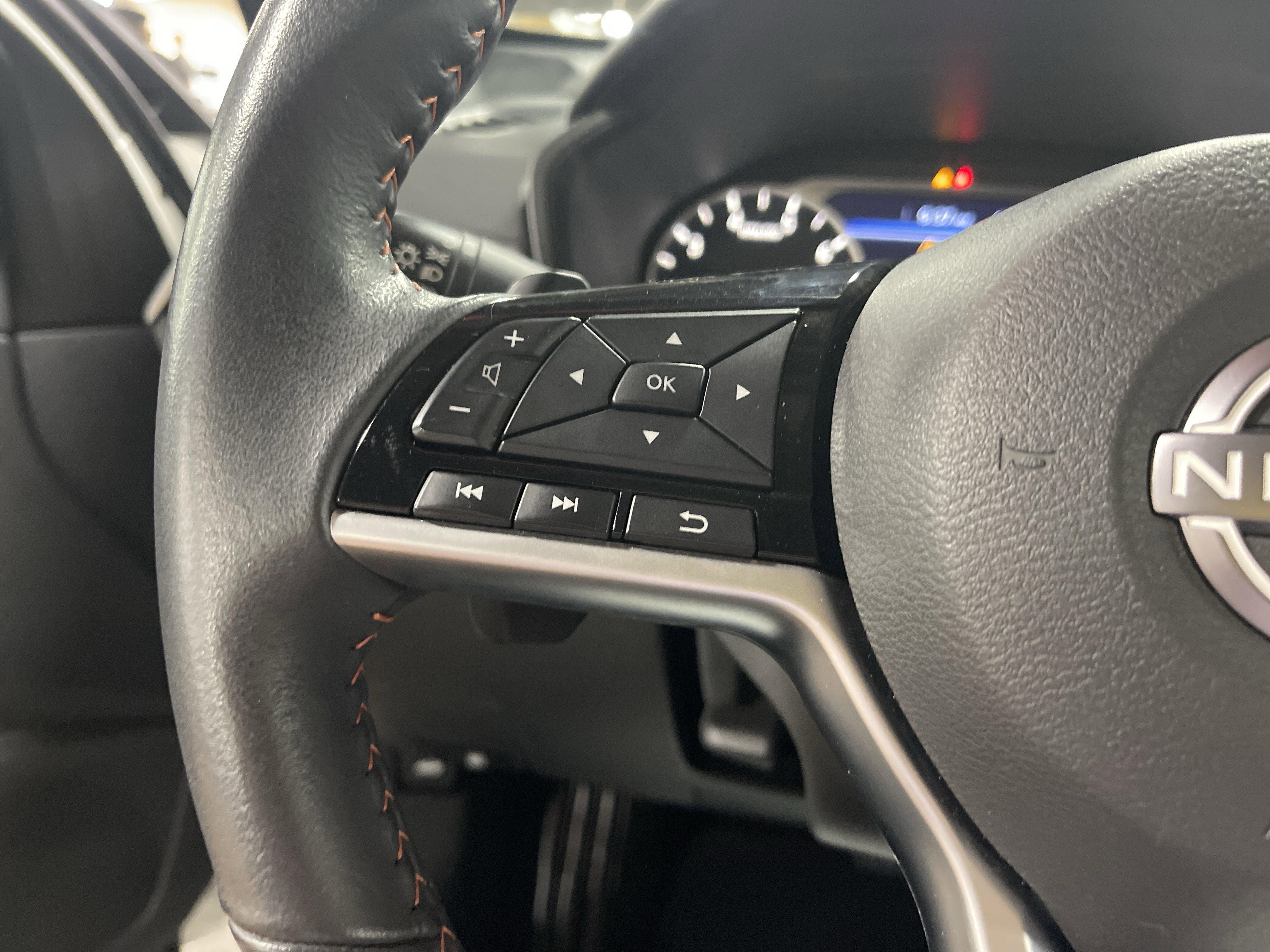 Used 2025 Nissan Altima 2.5 SR image 17