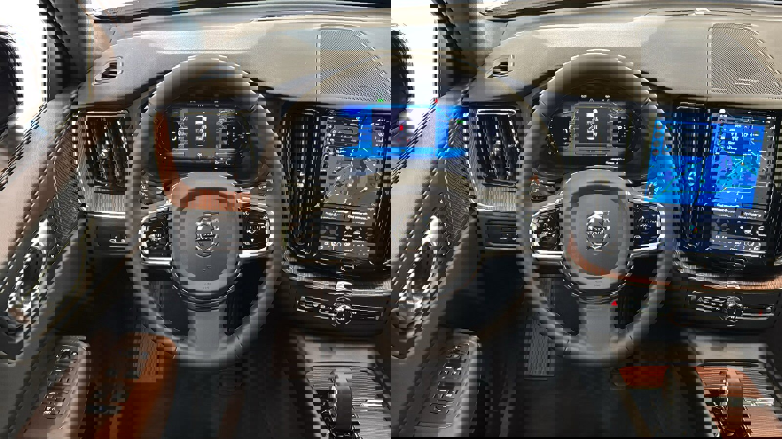 Used 2024 Volvo XC60 T8 Plus w/ Climate Package AWD/4WD image 12