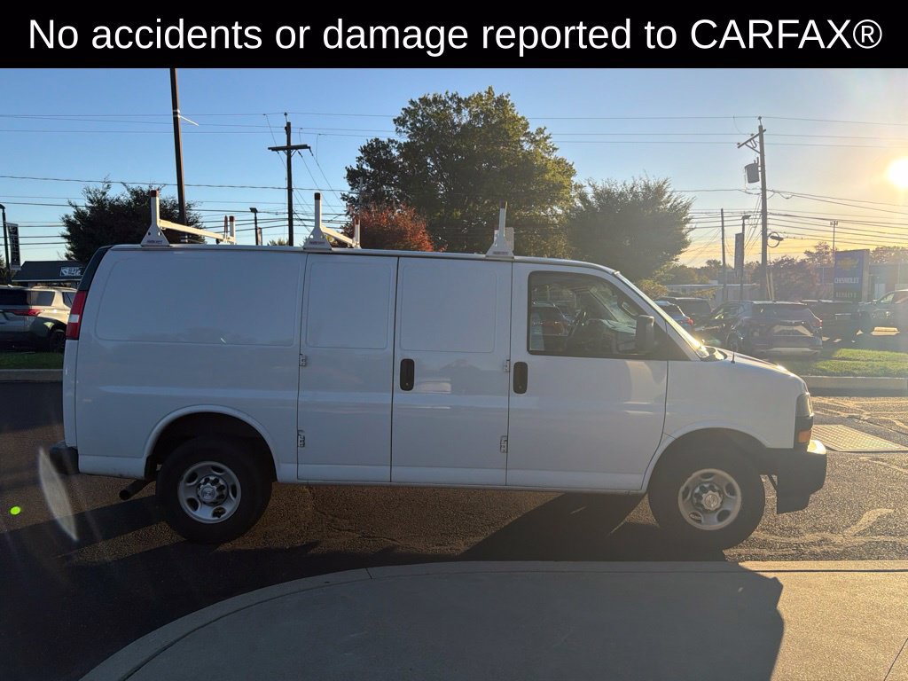 Used 2018 Chevrolet Express 2500 RWD image 2