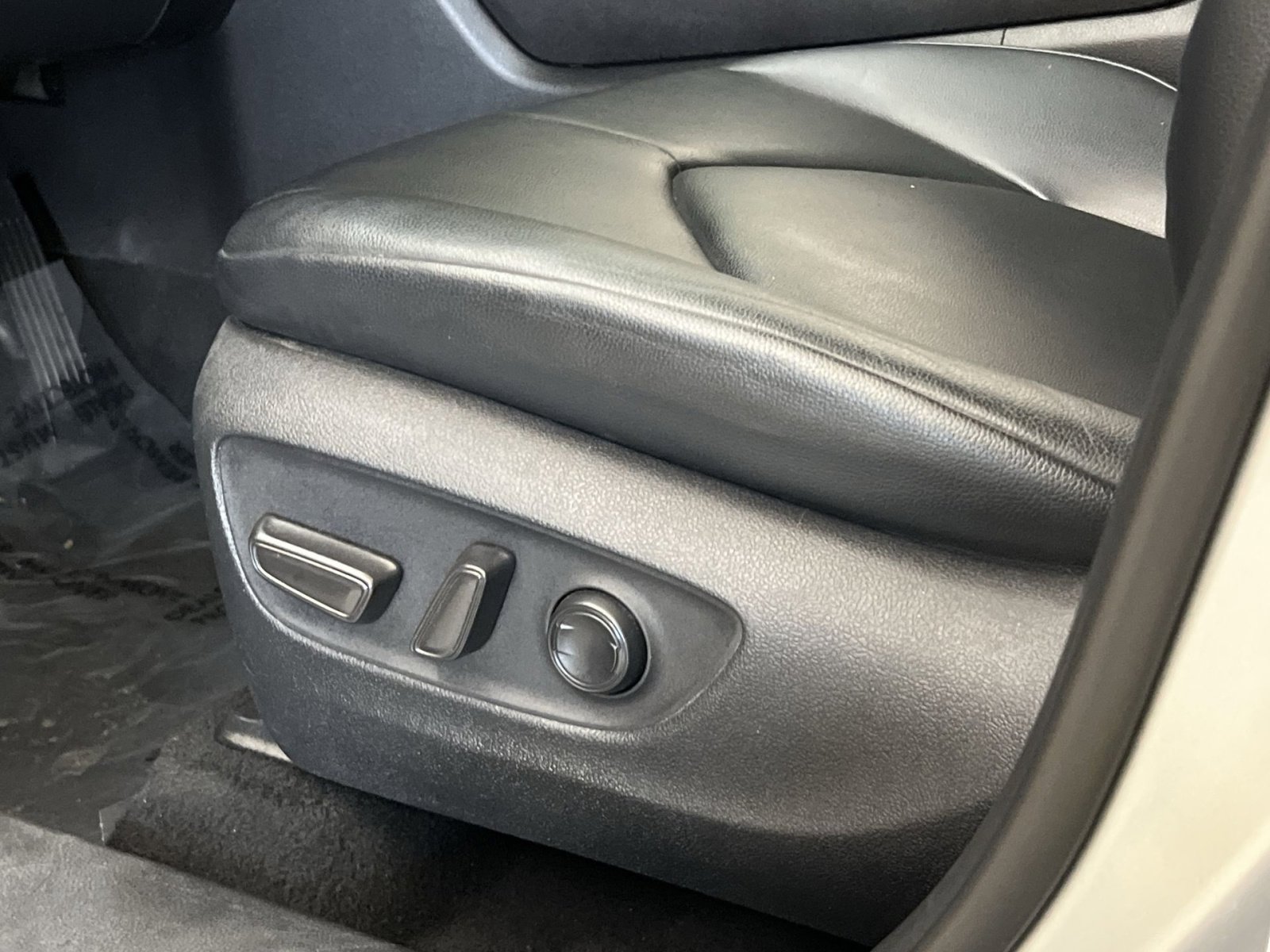 Used 2021 Toyota Highlander XLE image 18