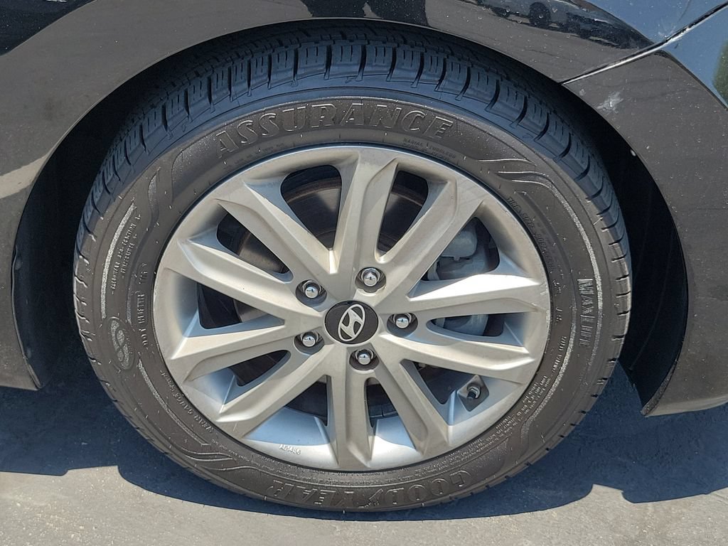Used 2015 Hyundai Elantra SE w/ Option Group 02 FWD image 6