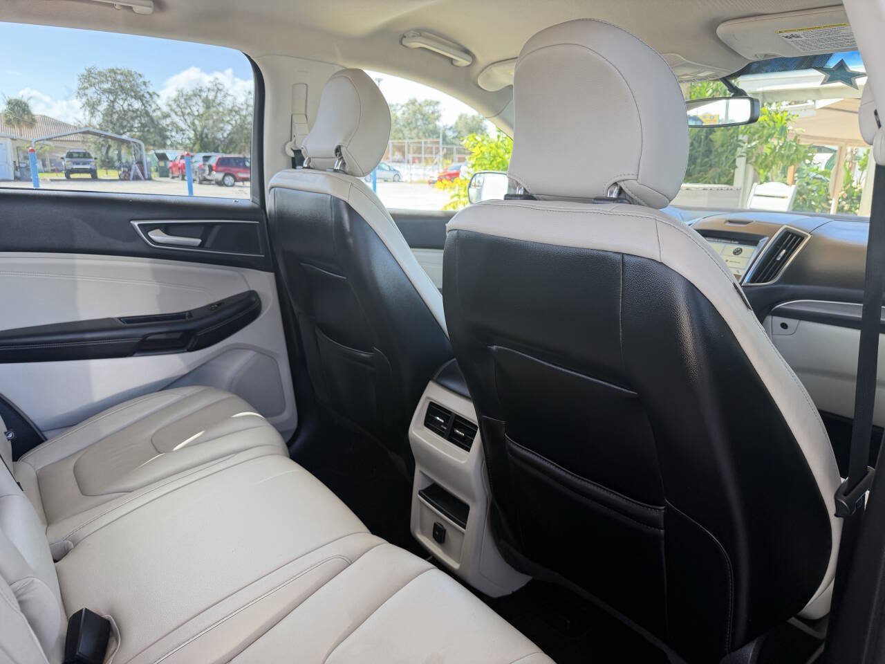 Used 2018 Ford Edge Titanium FWD image 18