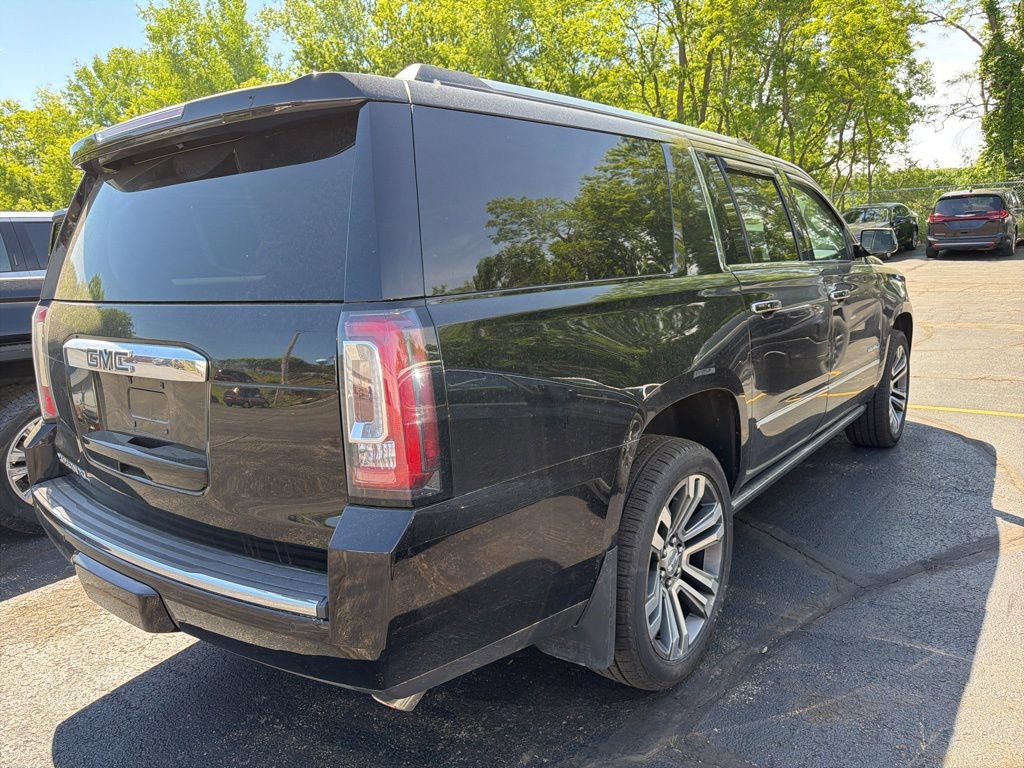 Certified 2019 GMC Yukon XL Denali w/ Denali Ultimate Package AWD/4WD image 3