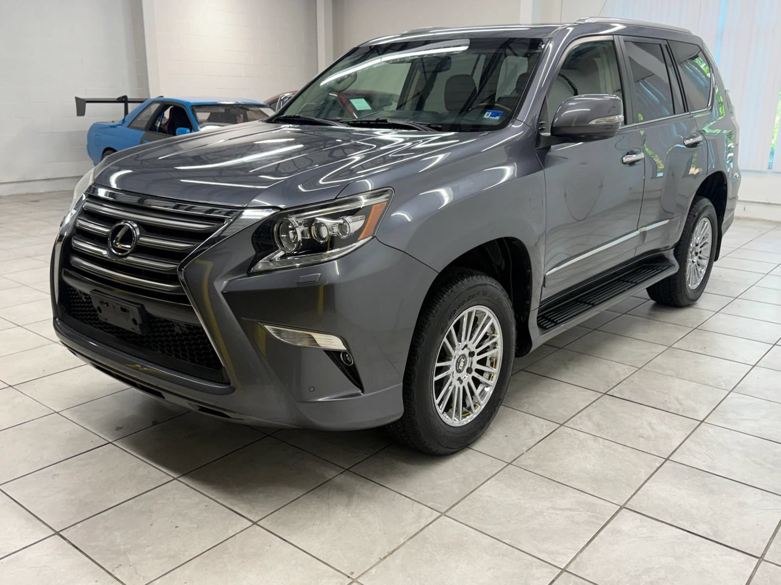 Used 2017 Lexus GX 460 Premium AWD/4WD image 3