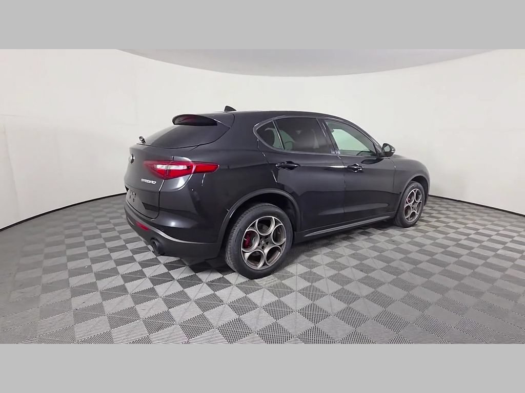 Used 2023 Alfa Romeo Stelvio Sprint RWD image 39